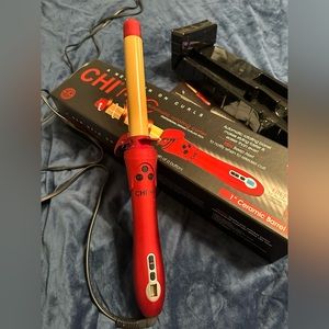 CHI ARC automatic rotating curler. 1” Ceramic Barrel. With box and manual.